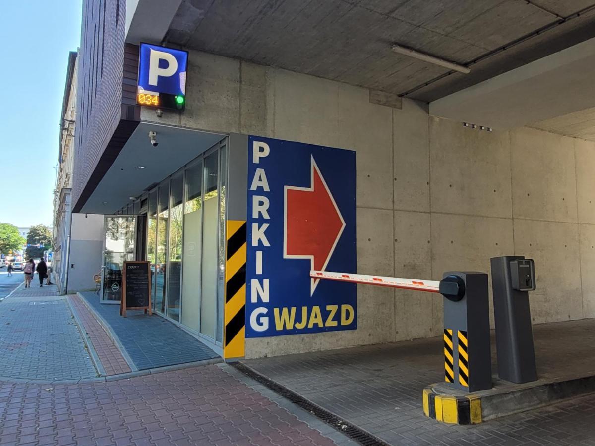 Apartament Gliwice Centrum Dunikowskiego Z Garazem Bagian luar foto